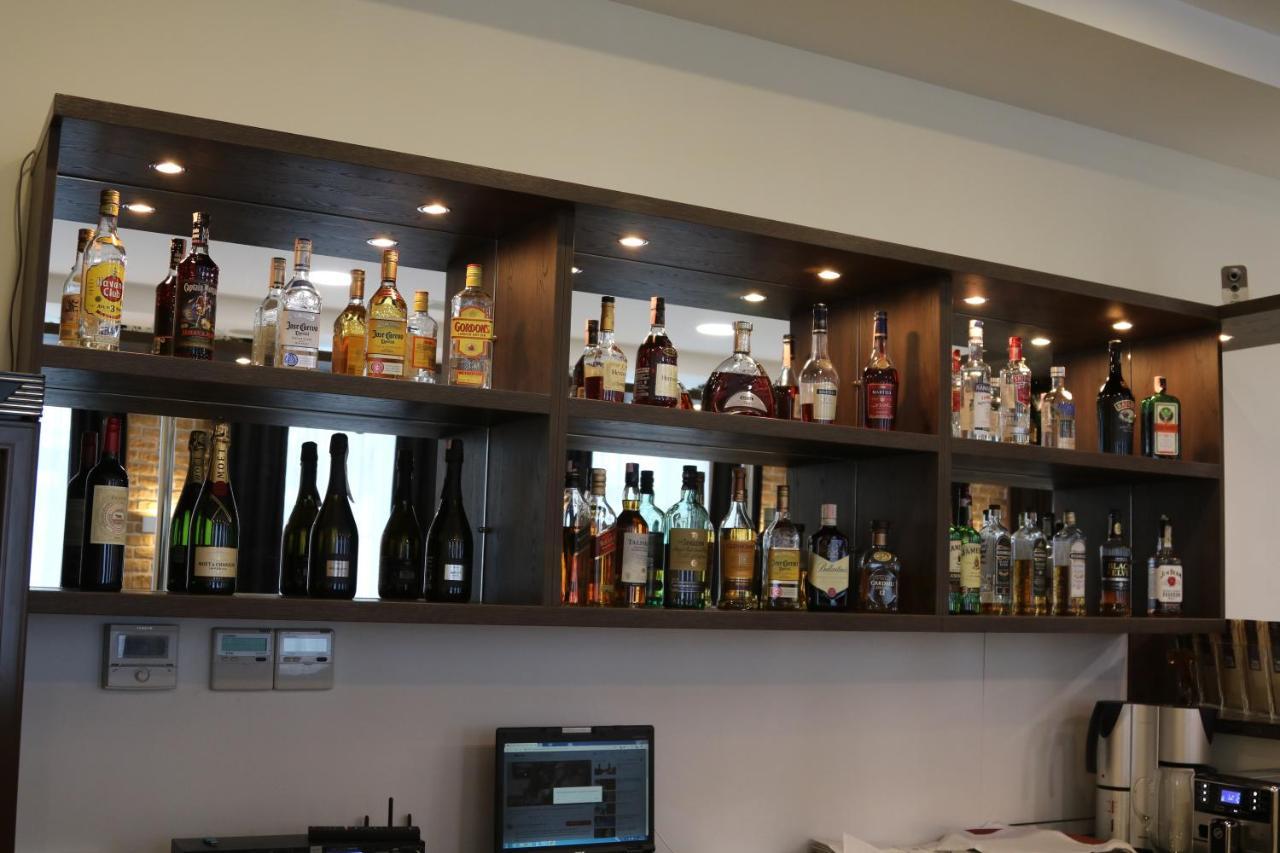 Smart Boutique Hotel วีเต็บส์ ภายนอก รูปภาพ